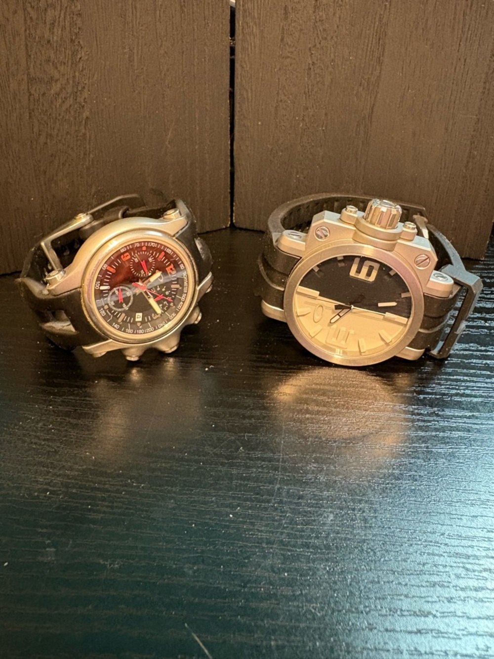 Oakley watches men’s Gearbox and Holeshot. nice heavy just need new batteries